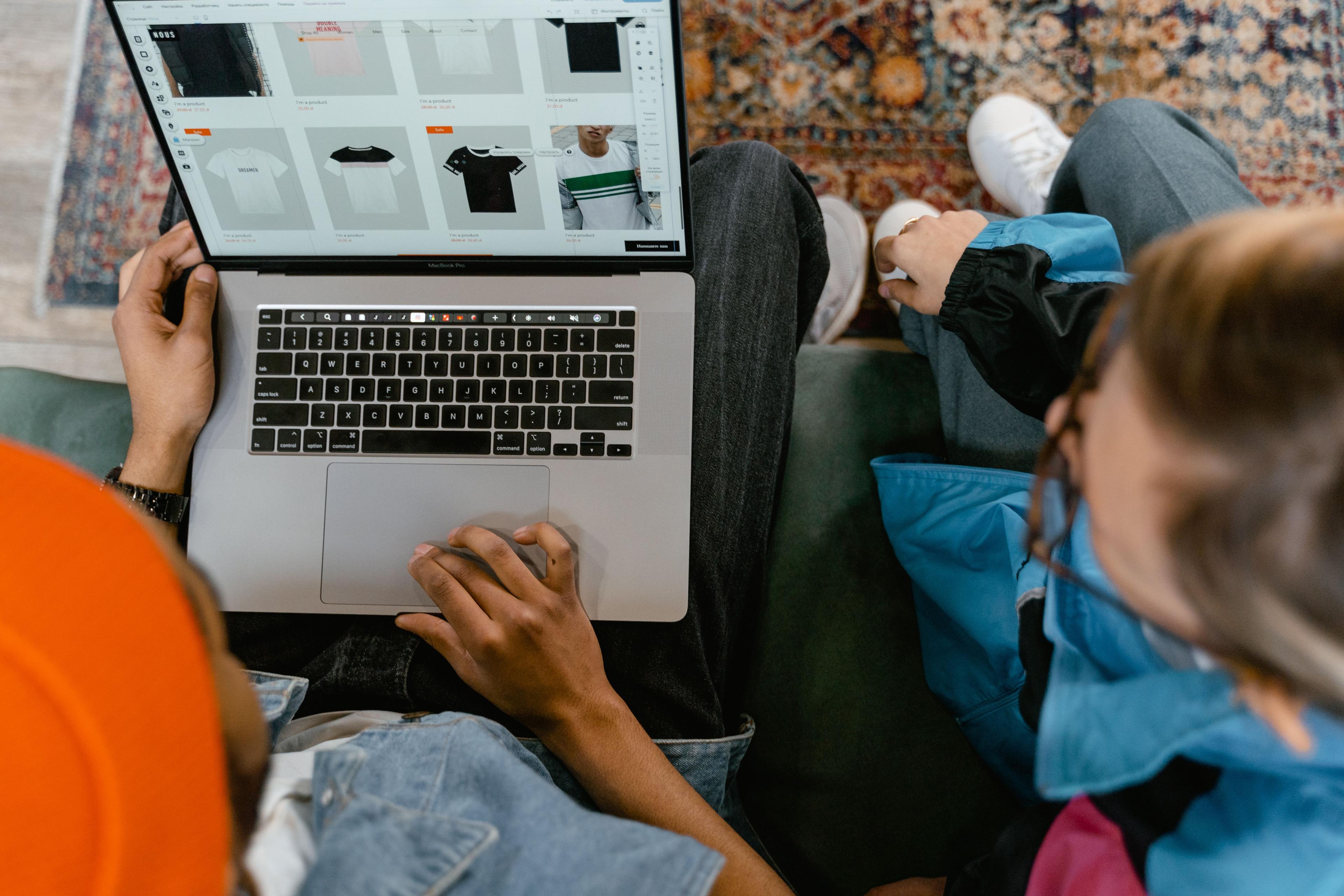 Solusi E-commerce untuk Bisnis Anda: Tingkatkan Penjualan dengan Toko Online yang Efektif